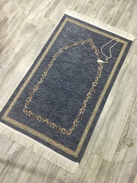 Silver prayer mat